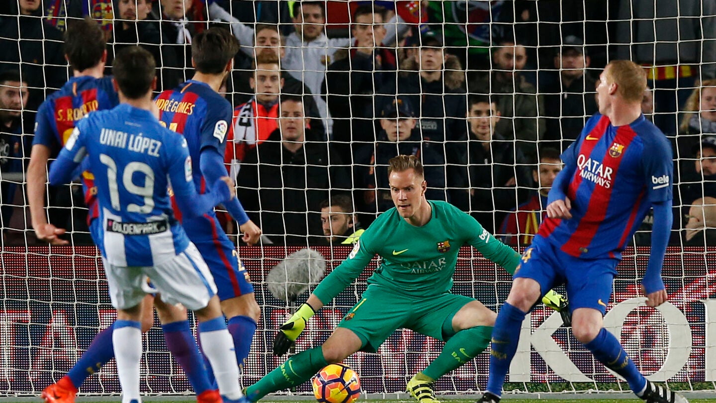Ter Stegen trata de atajar un bal&oacute; ante el Legan&eacute;s