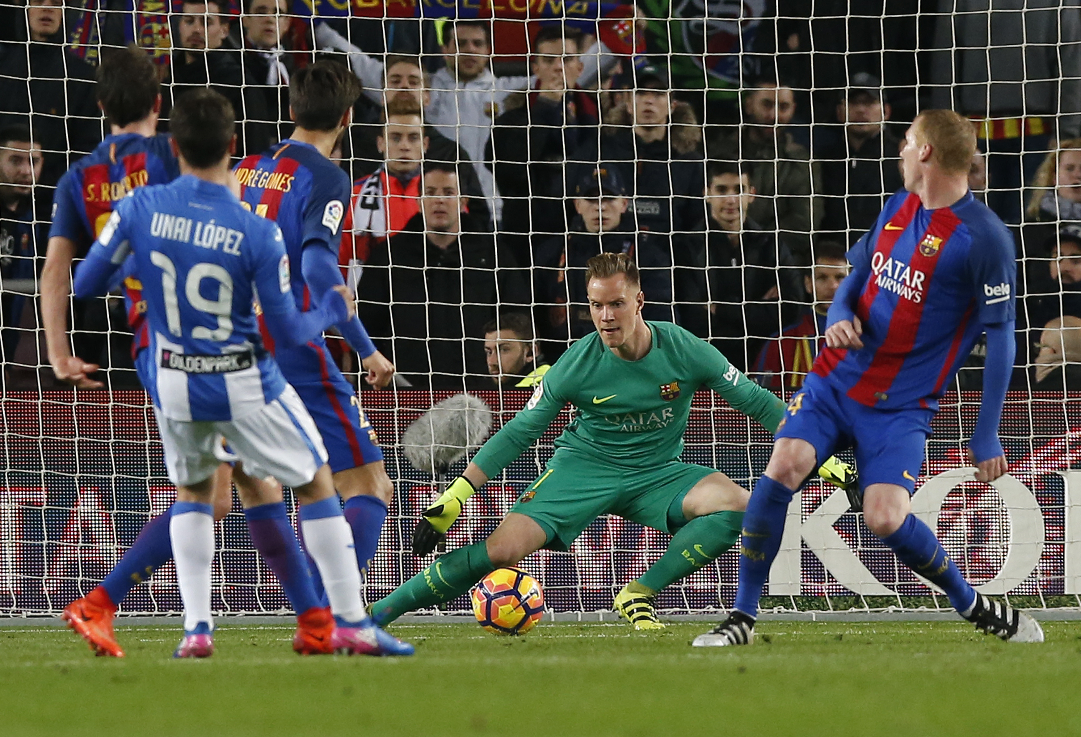 Ter Stegen trata de atajar un baló ante el Leganés