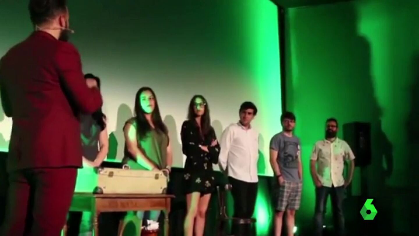 Frame 10.84432 de: HIPNOTIZADOR