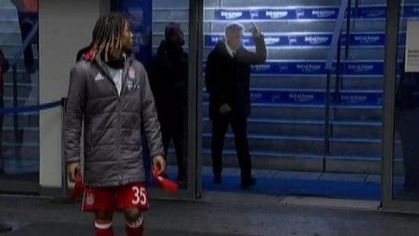 Ancelotti dedica una peineta a un aficionado del Hertha Berl&iacute;n