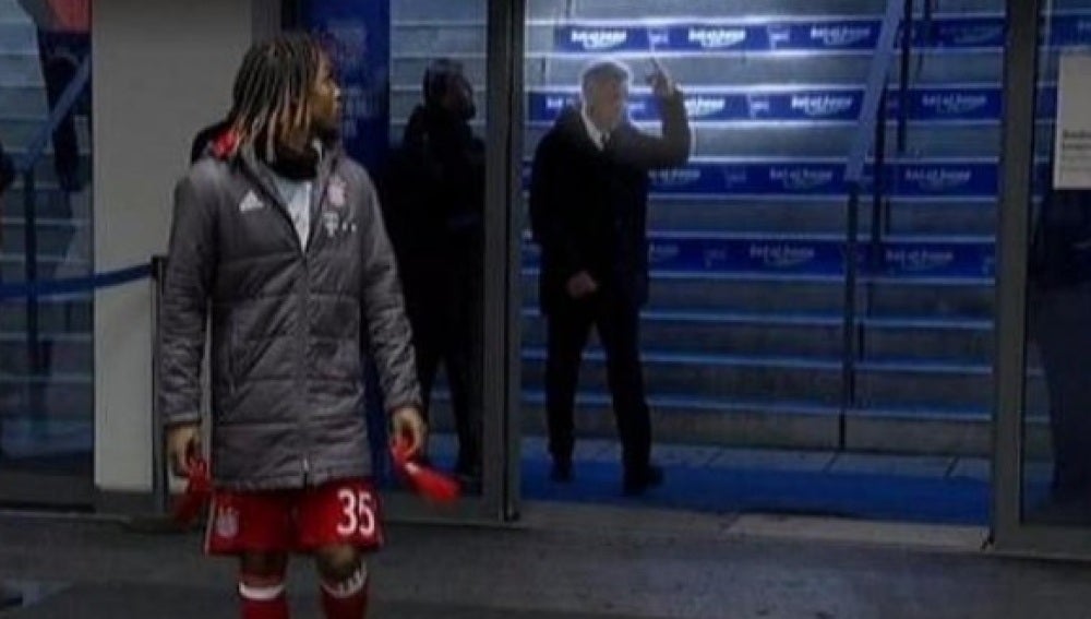 Ancelotti dedica una peineta a un aficionado del Hertha Berlín