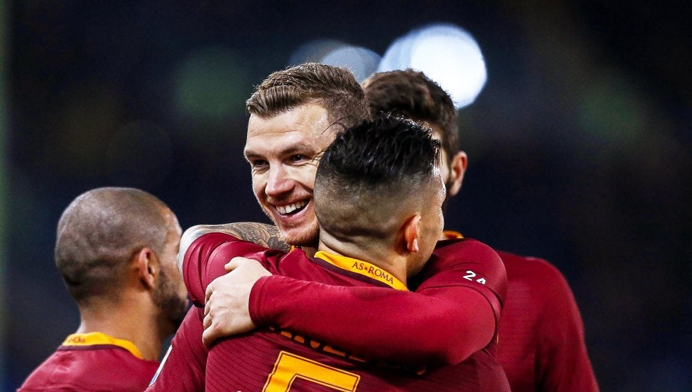 Los jugadores de la Roma celebrando un gol