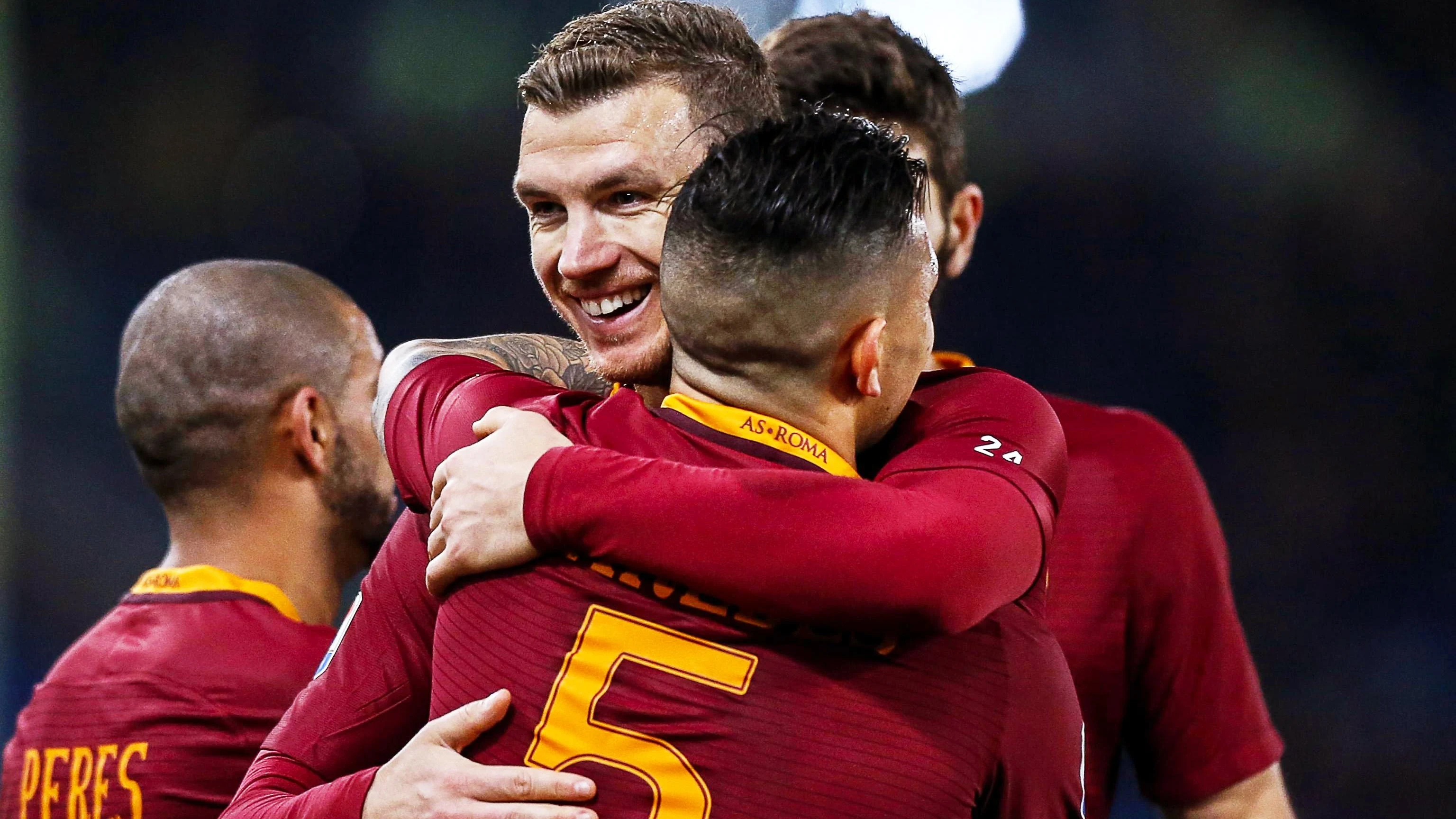 Los jugadores de la Roma celebrando un gol Los jugadores de la Roma celebrando un gol