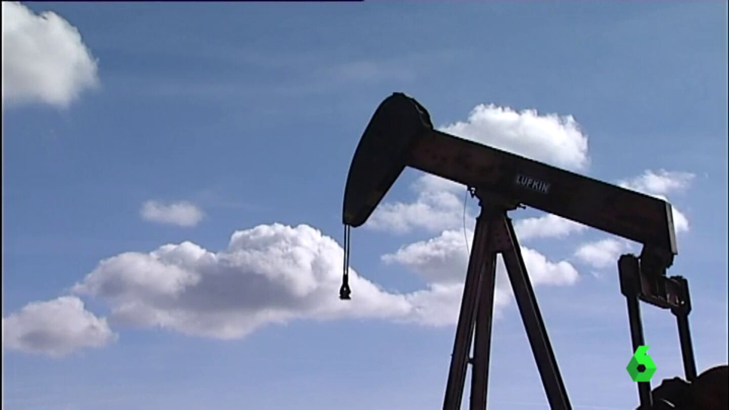 Frame 0.678791 de: Piden que reabra el yacimiento de petr&oacute;leo m&aacute;s antiguo de Espa&ntilde;a: "Para nosotros es el 95% de la actividad laboral"