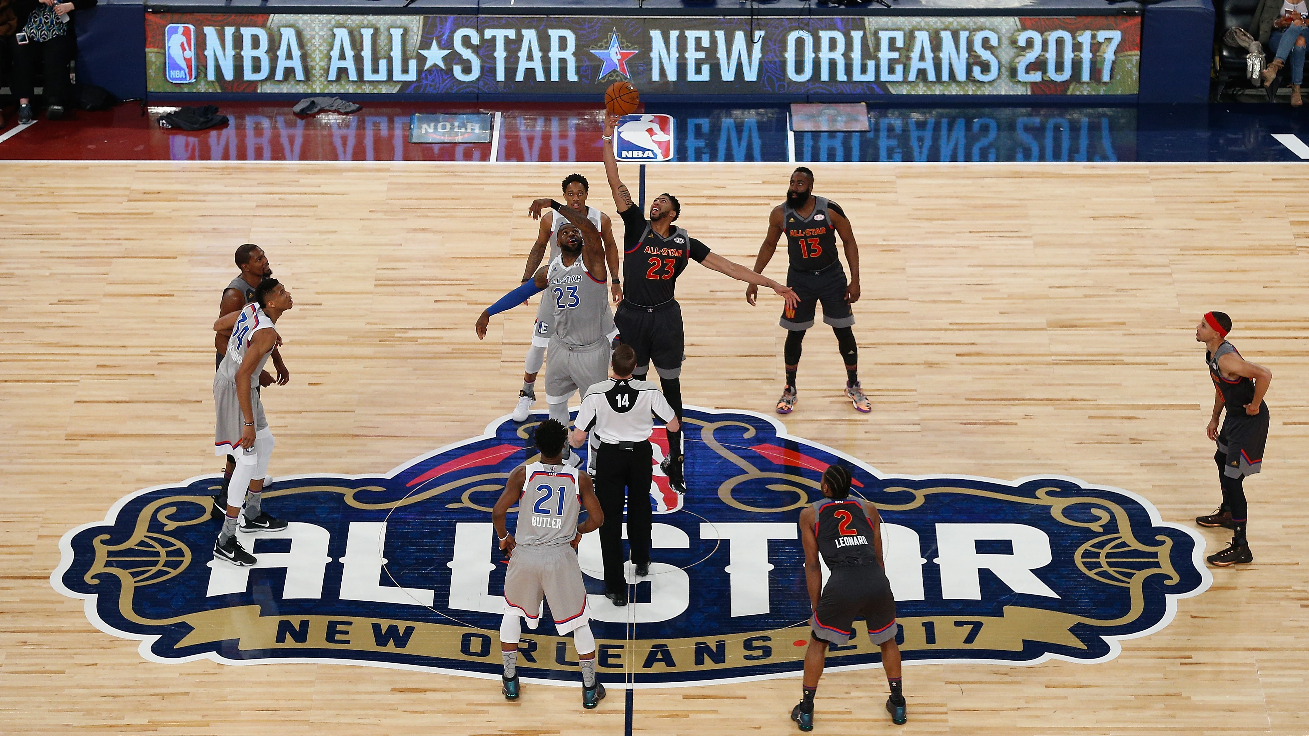 Momento del salto inicial que daba comienzo al All Star Game