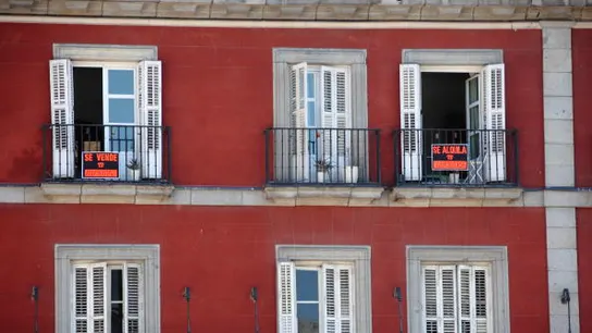 Una vivienda con el cartel de 'Se Vende' Una vivienda con el cartel de 'Se Vende'