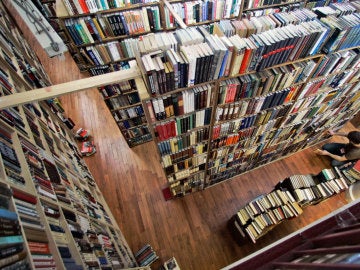 Strand Bookstore, una de las librerías más grandes y antiguas de Nueva York. Strand Bookstore, una de las librerías más grandes y antiguas de Nueva York.