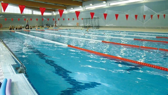 Piscina cubierta del polideportivo de Carrús. Piscina