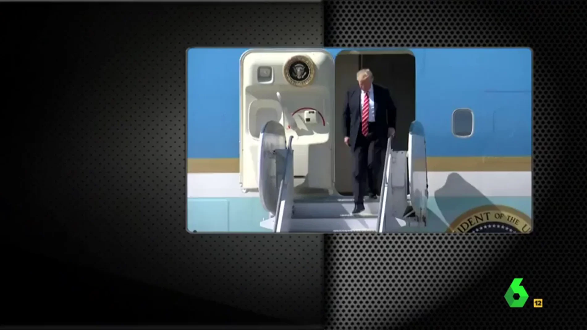 Frame 0.0 de:  Donald Trump se anima a bailar 'La Macarena' al bajar de un avión 