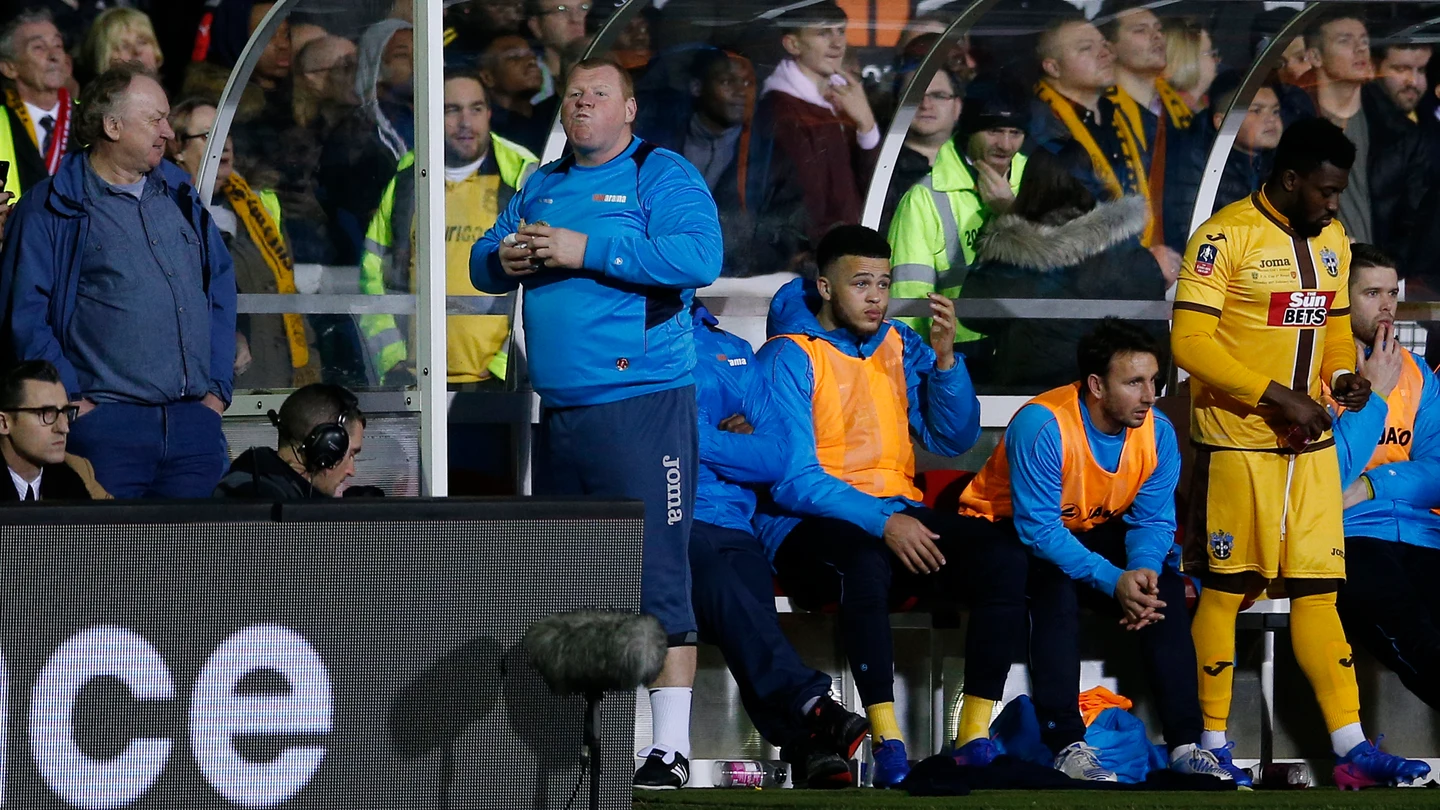 Wayne Shaw, comiéndose un bocadillo Wayne Shaw, comiéndose un bocadillo