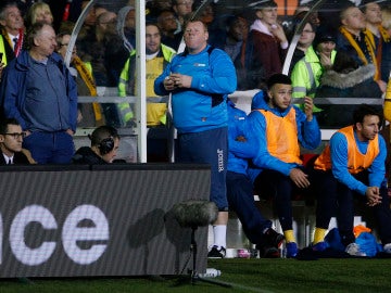 Wayne Shaw, comiéndose un bocadillo Wayne Shaw, comiéndose un bocadillo