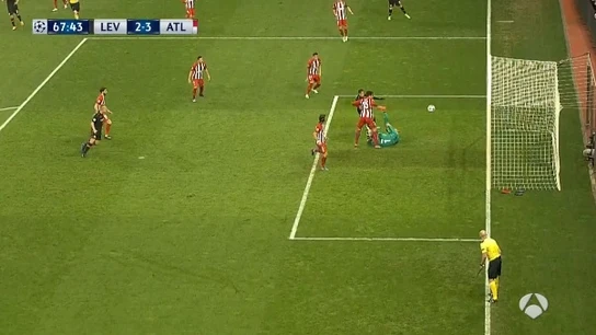 Savic anota en propia puerta el 2-3 para el Bayer Leverkusen Savic anota en propia puerta el 2-3 para el Bayer Leverkusen