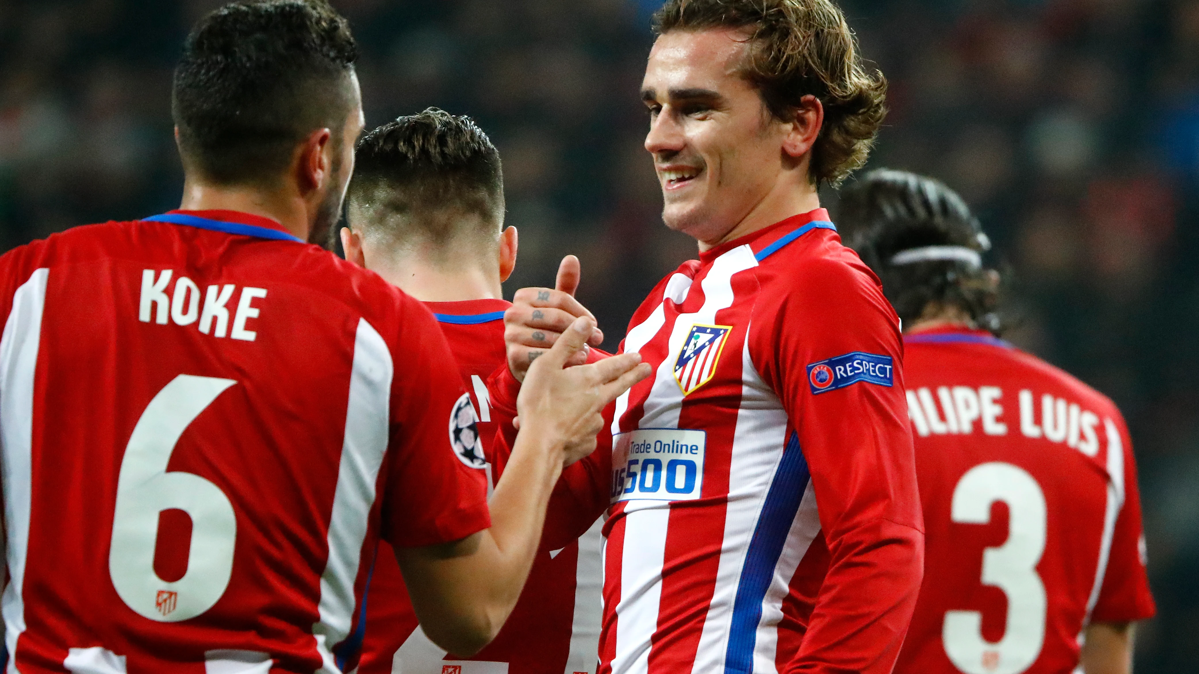 Los jugadores del Atlético de Madrid hacen piña tras el gol de Griezmann