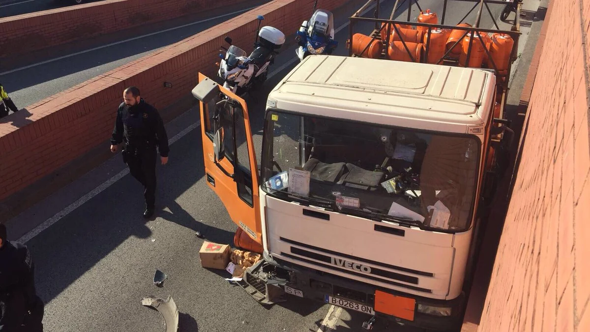 El conductor del camión de butano robado en Barcelona detenido