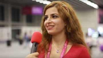 Dorsa Derakhshani, durante una entrevista