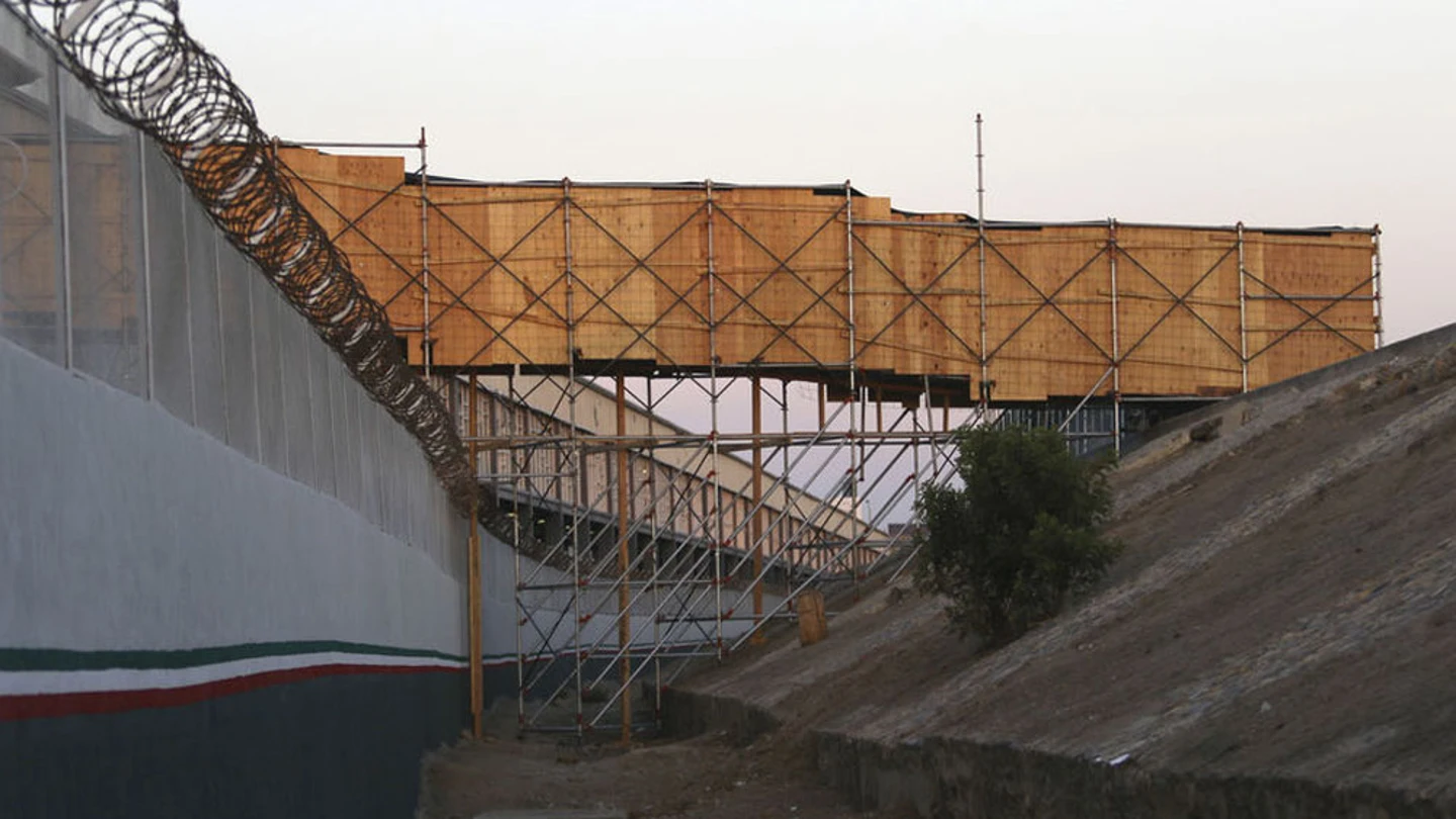 Muro fronterizo de EEUU y México Muro fronterizo de EEUU y México