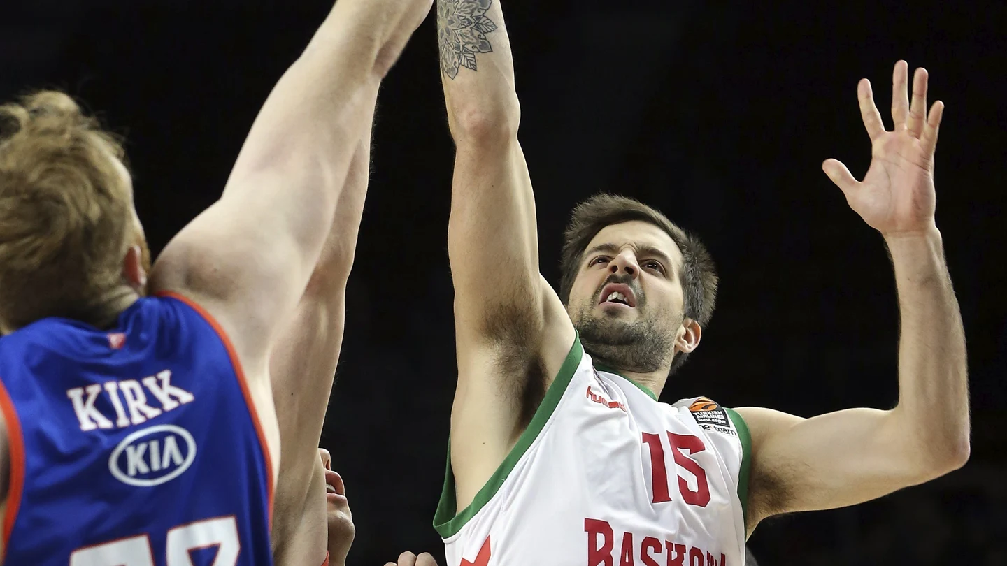 Momentos del partido entre el Efes y el Baskonia euroliga Momentos del partido entre el Efes y el Baskonia euroliga