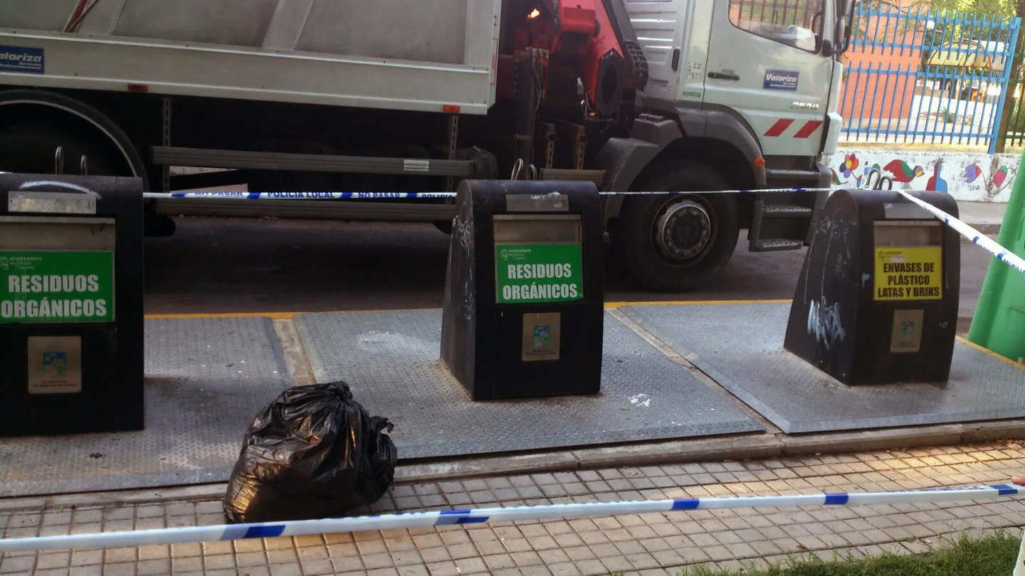 Lugar donde los agentes de la Guardia Civil rescataron al bebé arrojado en la basura por su madre Lugar donde los agentes de la Guardia Civil rescataron al bebé arrojado en la basura por su madre