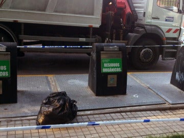 Lugar donde los agentes de la Guardia Civil rescataron al bebé arrojado en la basura por su madre Lugar donde los agentes de la Guardia Civil rescataron al bebé arrojado en la basura por su madre