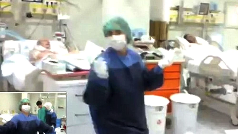 Enfermeras bailando en un hospital