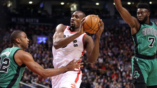 Ibaka, en su primer partido con los Toronto Raptors