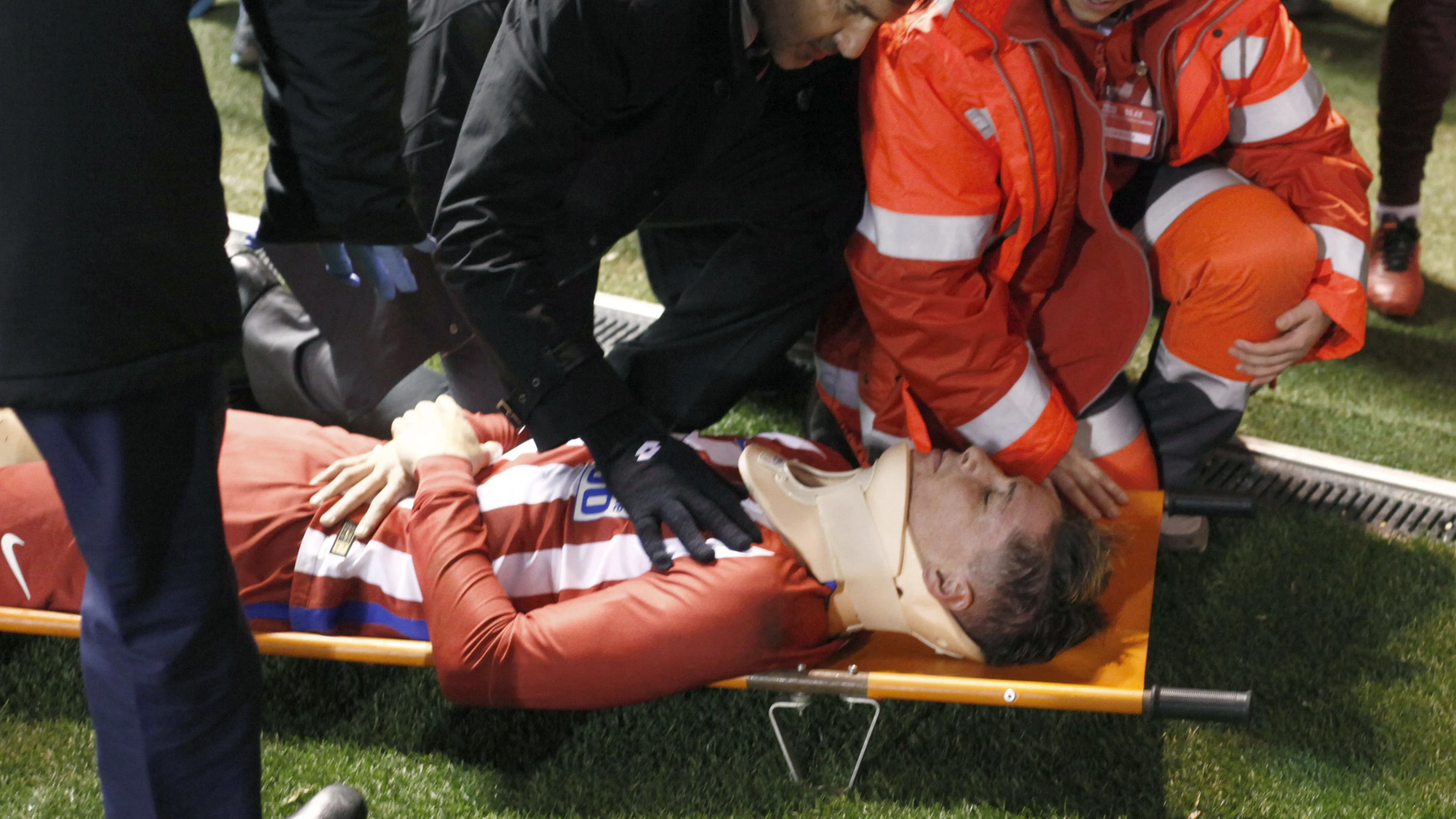 Fernando Torres, en el momento de ser evacuado de Riazor