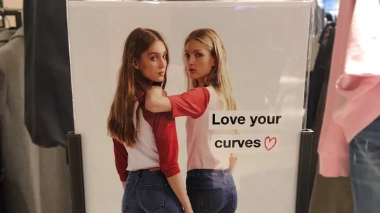 Imagen de la campaña de Zara 'Love your curves' Imagen de la campaña de Zara 'Love your curves'