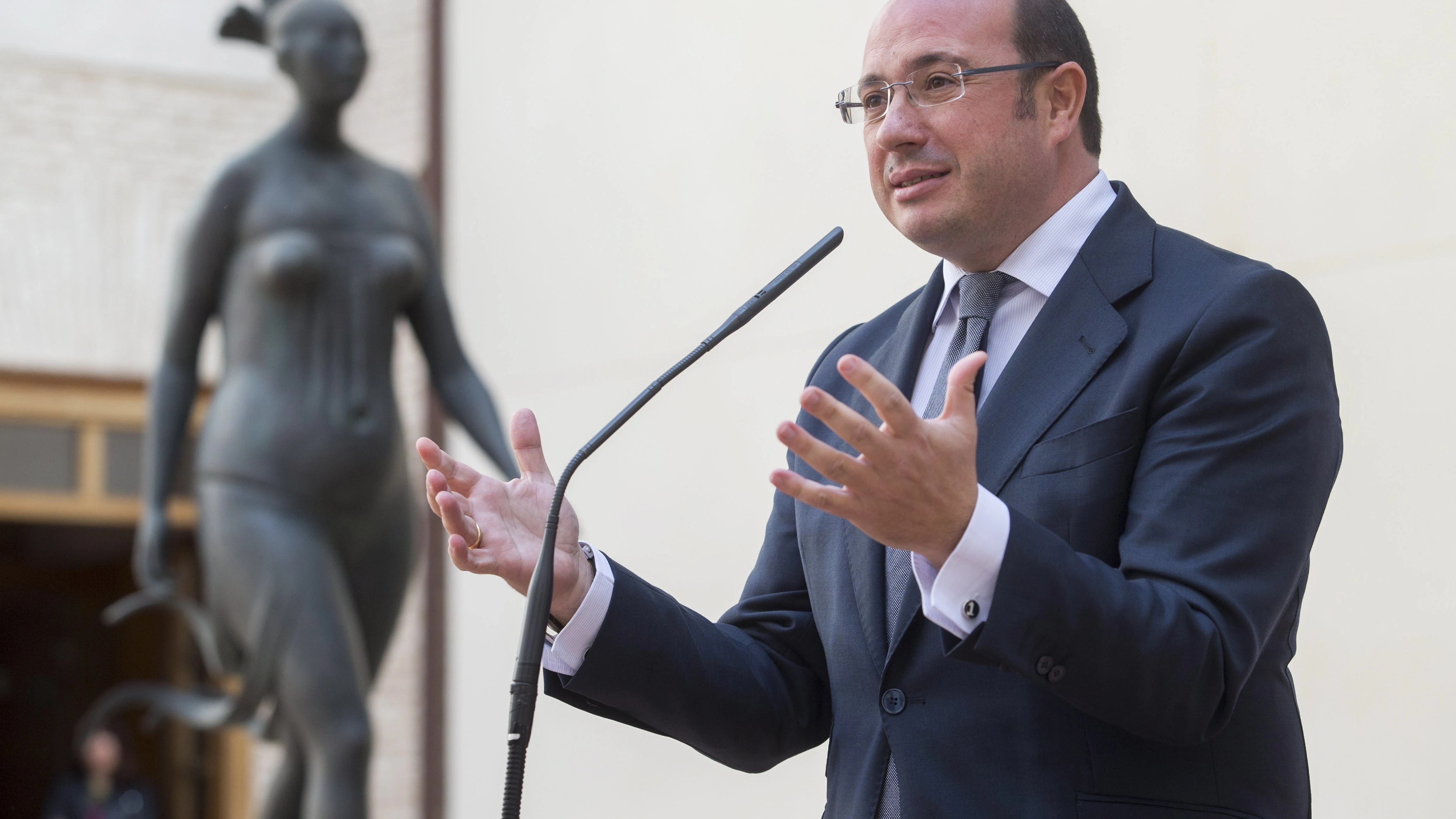 El presidente de Murcia, Pedro Antonio Sánchez, durante la rueda de prensa ofrecida en el acto de constitución del Foro Región de Murcia Corredor Mediterráneo