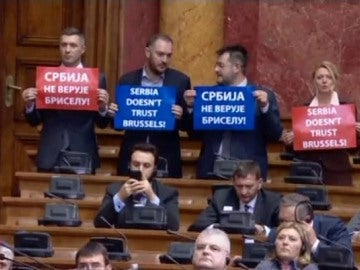Insultos de Mogherini en Serbia Insultos de Mogherini en Serbia