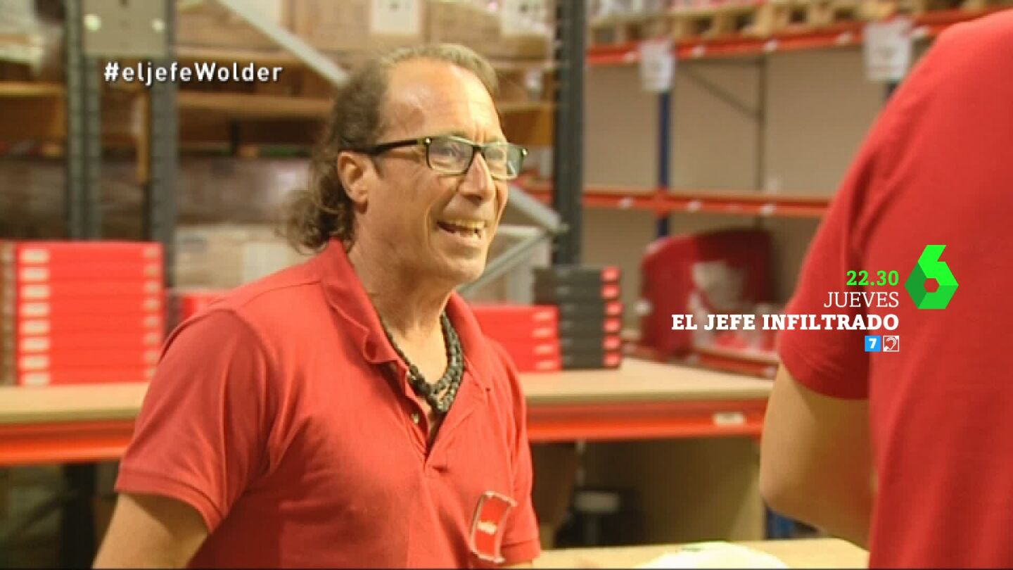 Un empleado de Wolder Electronics 