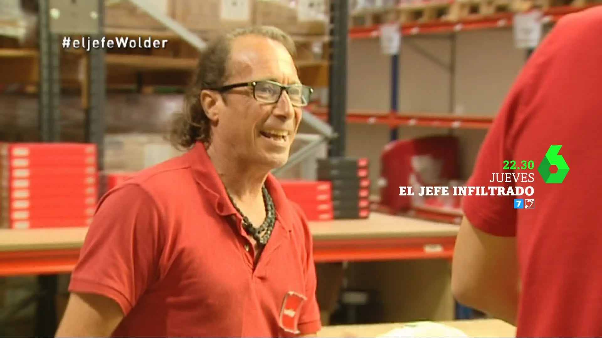 Un empleado de Wolder Electronics 
