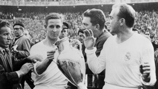 Kopa, junto a Di St&eacute;fano en el Bernab&eacute;u en 1957
