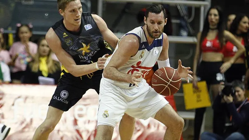 Rudy bota el balón en el partido ante el Iberostar Tenerife