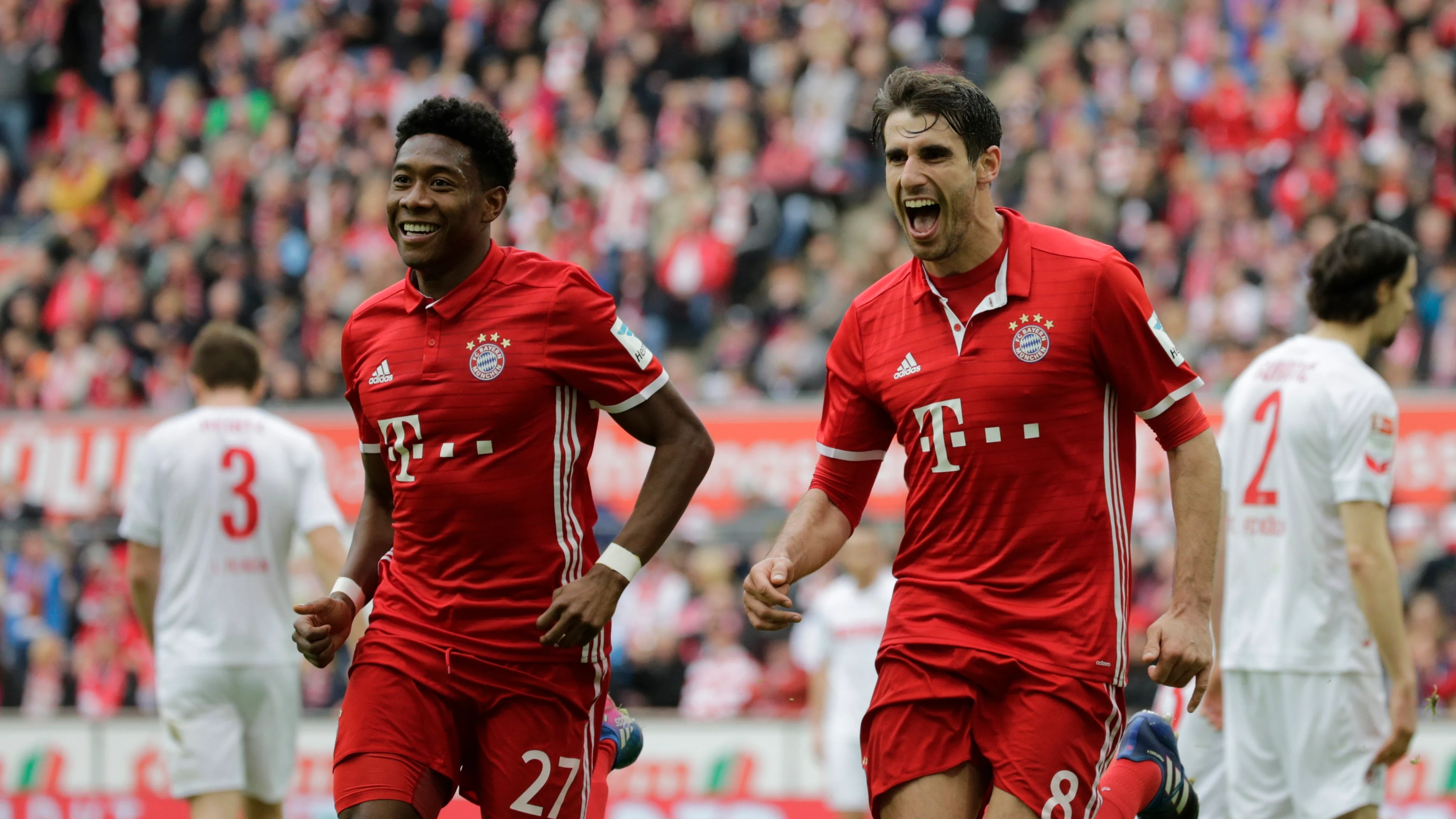 Javi Martínez y Alaba celebrando uno de los goles