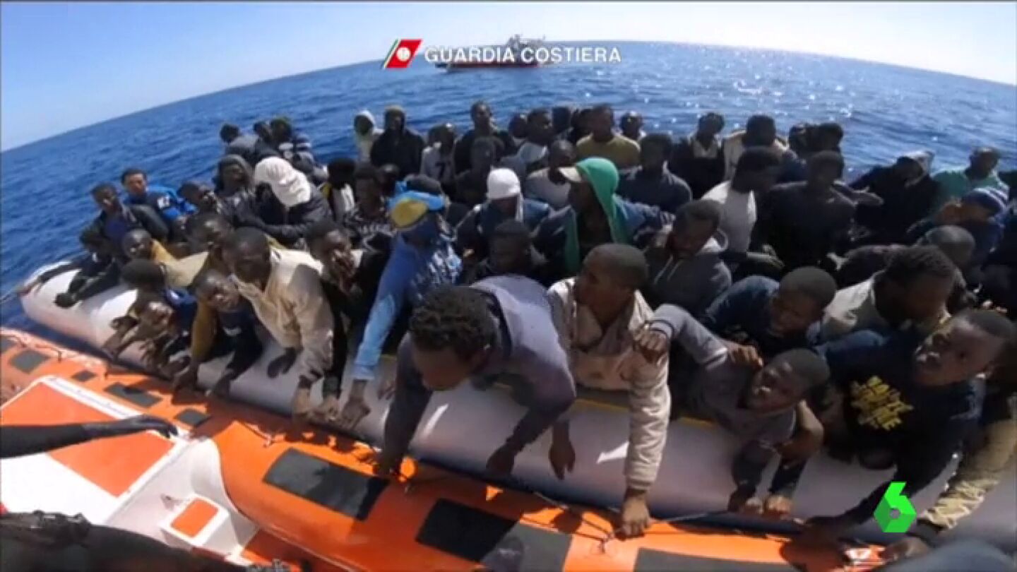Frame 0.928394 de: Rescatan a m&aacute;s de mil migrantes en la costa de Libia y a otros 32 en la Isla de Albor&aacute;n 