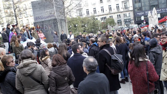 Unas de 200 personas, convocadas por la Fundación Daniela, se han concentrado hoy en la madrileña plaza de Chueca para reivindicar "el derecho a ser de las personas transexuales" y expresar su rechazo a la campaña "transfóbica" impulsada por la plataforma HazteOir Unas de 200 personas, convocadas por la Fundación Daniela, se han concentrado hoy en la madrileña plaza de Chueca para reivindicar "el derecho a ser de las personas transexuales" y expresar su rechazo a la campaña "transfóbica" impulsada por la plataforma HazteOir