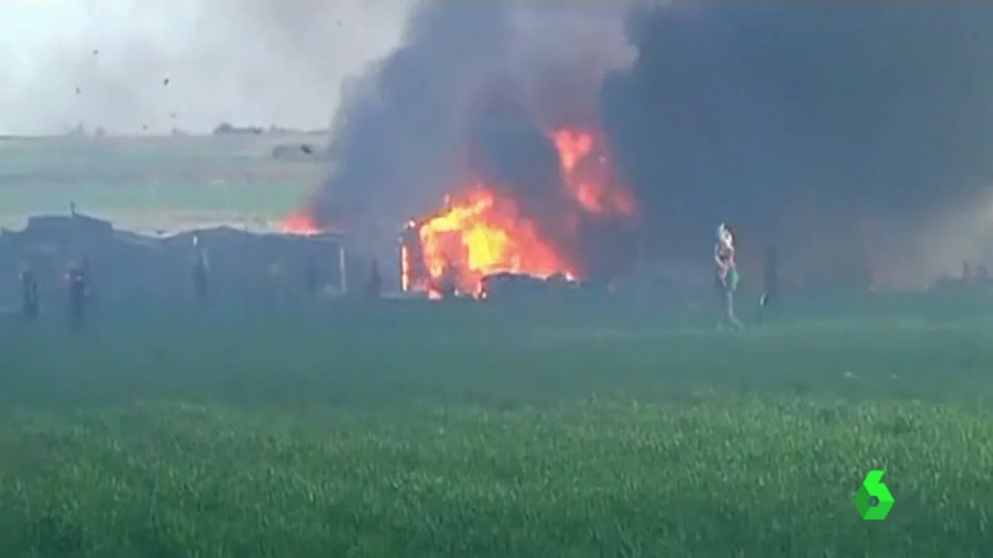 Dos migrantes mueren en un incendio en un campamento al sur de Italia Dos migrantes mueren en un incendio en un campamento al sur de Italia