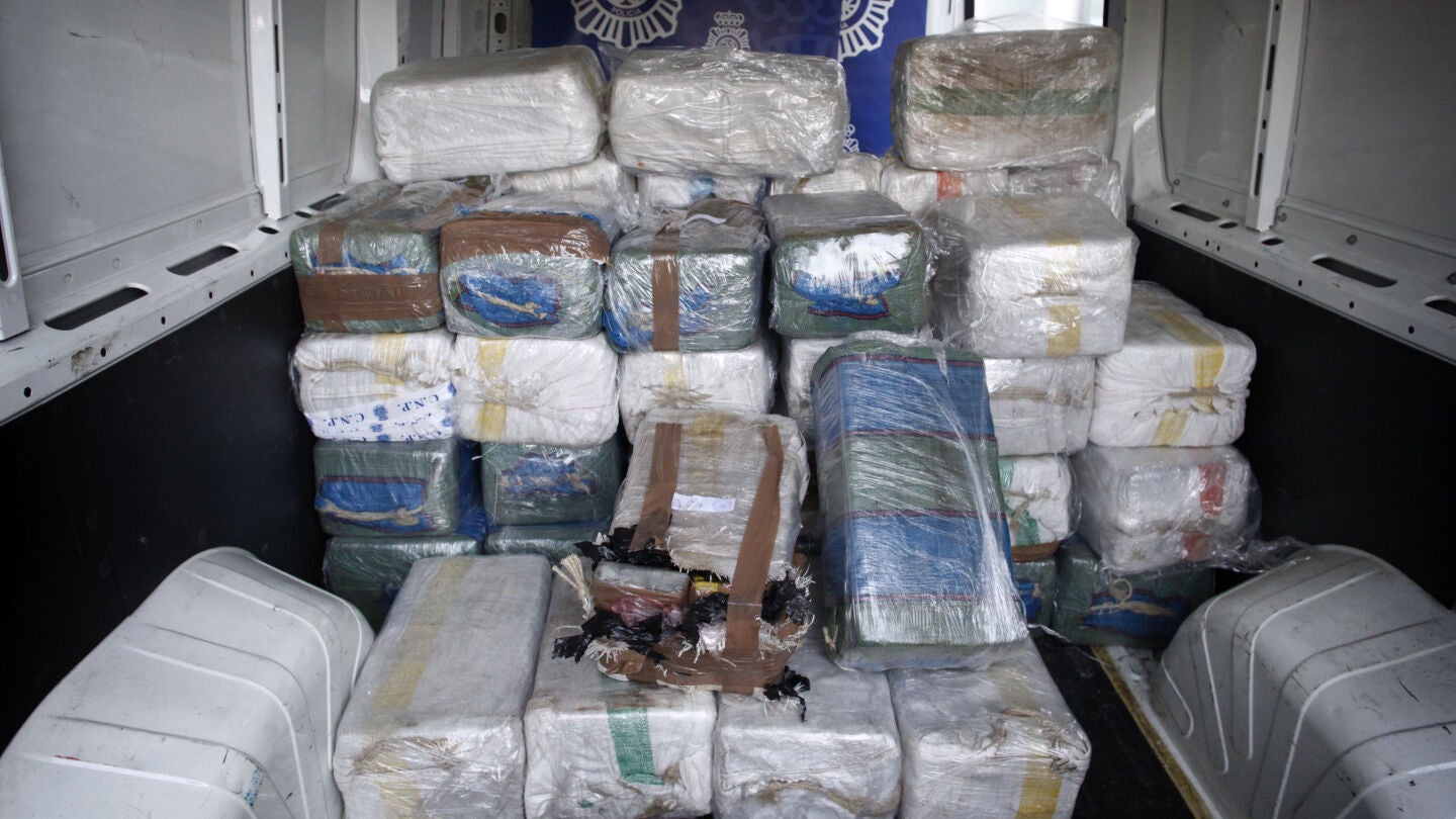 Algunos de los fardos de coca&iacute;na incautados en una operaci&oacute;n de la Polic&iacute;a Nacional