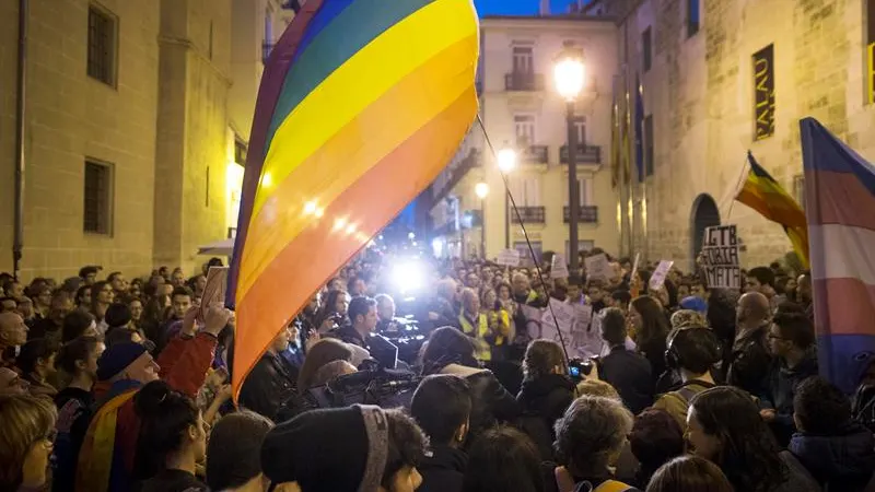 Manifestación del colectivo LGTB contra las transfobia