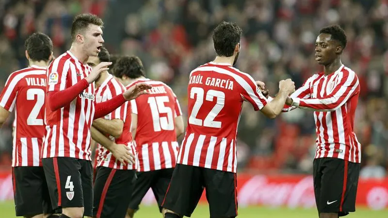 Los jugadores del Athletic celebran un gol