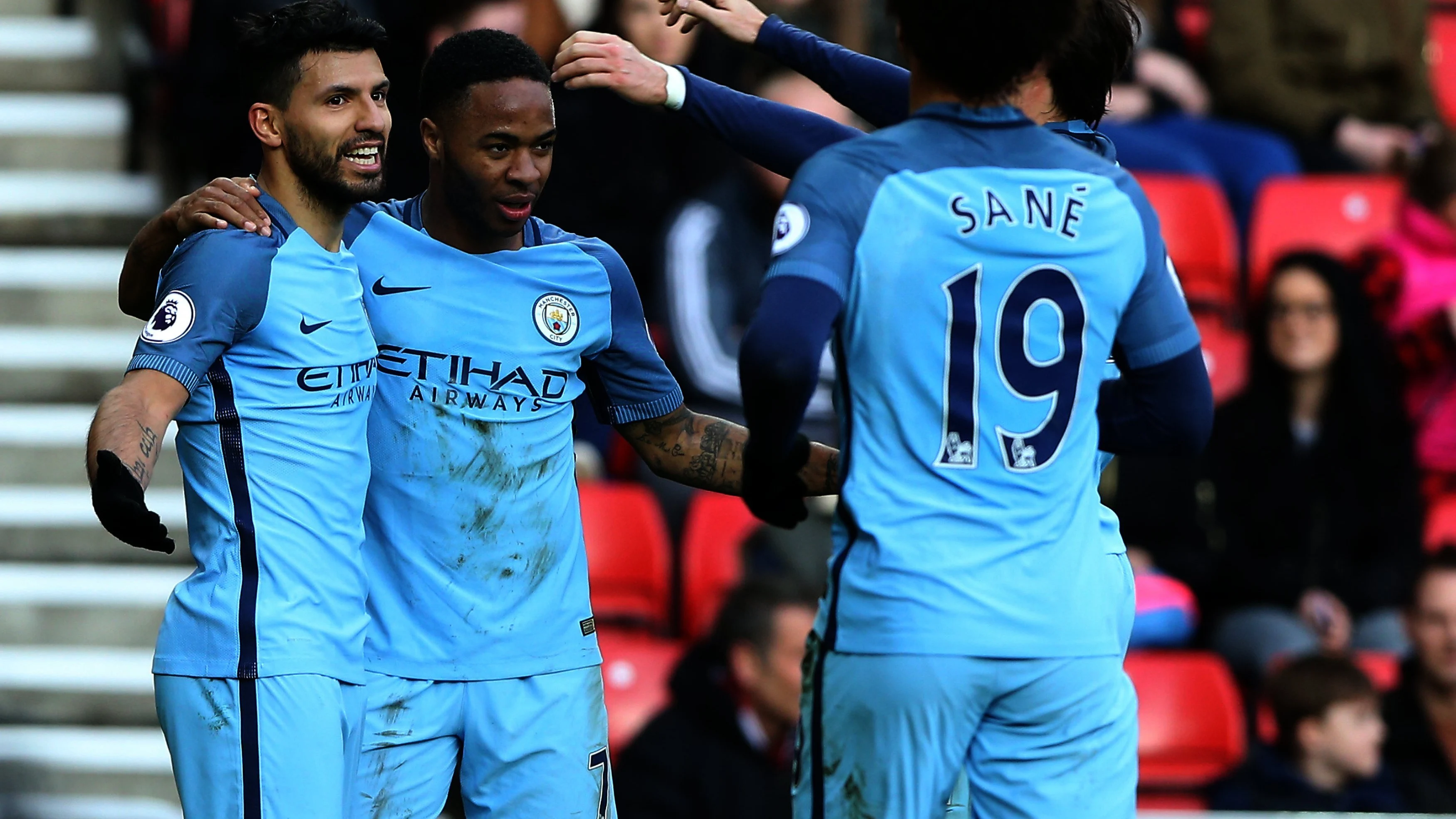 Los jugadores del Manchester City celebrando un gol