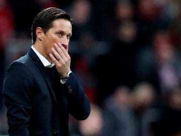 Roger Schmidt durante un partido Roger Schmidt durante un partido