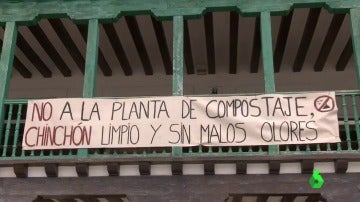 Frame 43.798775 de: La construcción de una planta de compostaje al aire libre indigna a los vecinos de Chinchón en Madrid