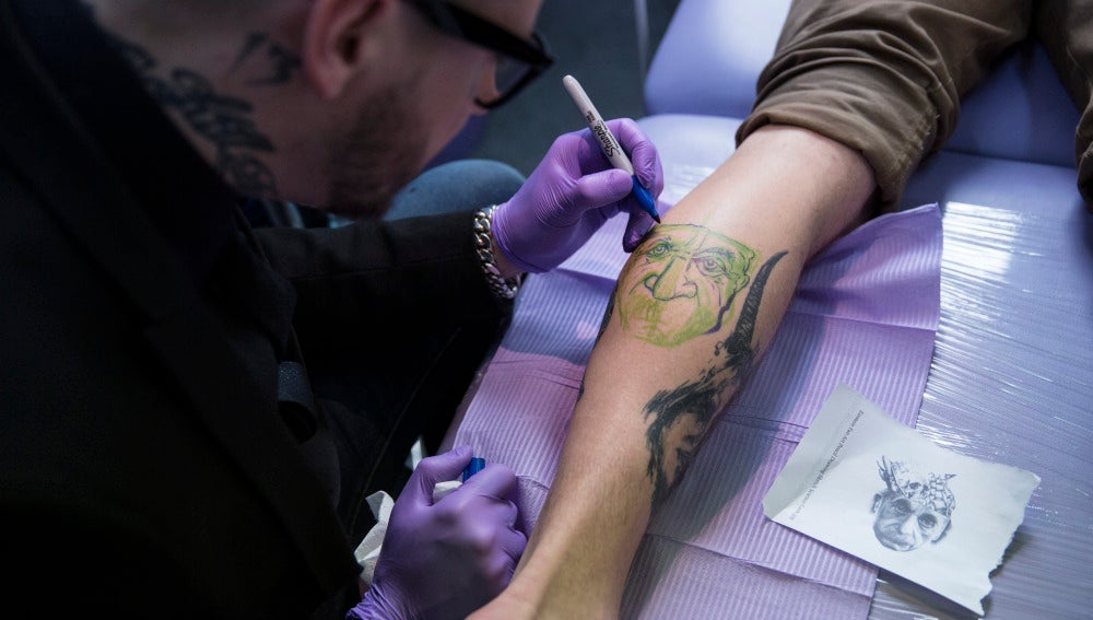Los tatuadores alertan de las tintas usadas en España son menor calidad que las de Europa
