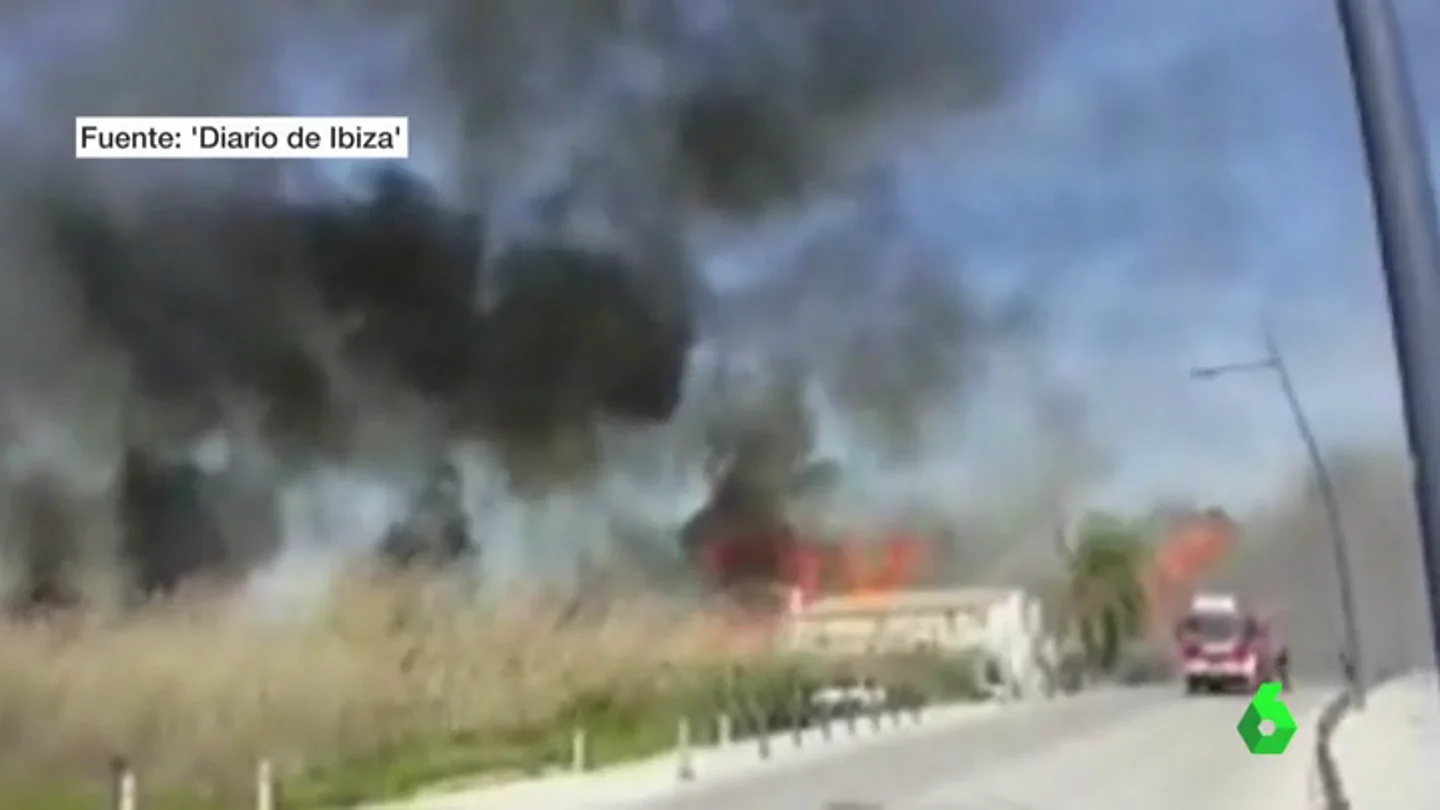 Frame 0.920959 de: Los bomberos tratan de sofocar un incendio sin control en la ciudad de Ibiza Frame 0.920959 de: Los bomberos tratan de sofocar un incendio sin control en la ciudad de Ibiza