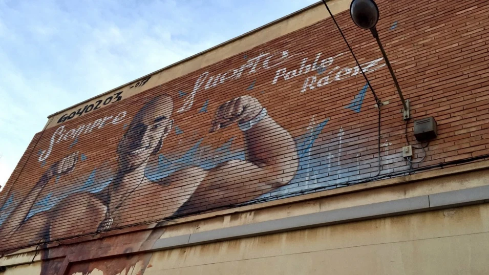 Mural de Pablo Ráez en un instituto de Cartagena