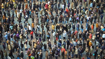 Una multitud de personas