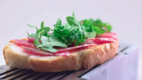 Tosta de pan tumaca y fuet Tosta de pan tumaca y fuet