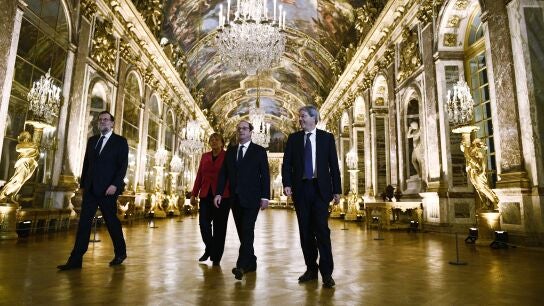 Mariano Rajoy, con Angela Merkel, Fran&ccedil;ois Hollande y Paolo Gentiloni en el palacio de Versalles