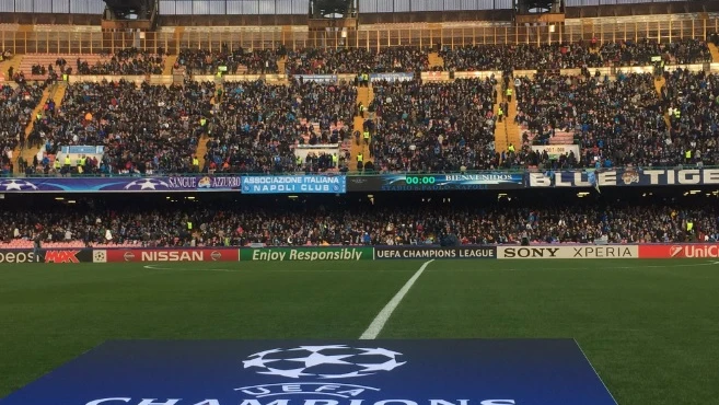 Aspecto de la grada de San Paolo horas antes del partido